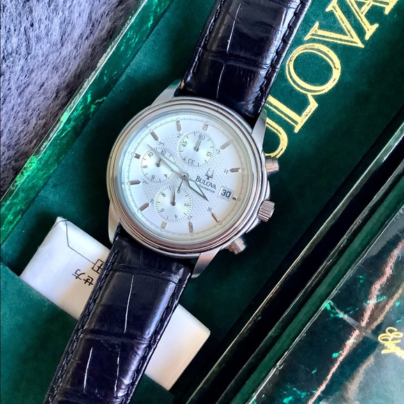 Beautiful men’s BULOVA watch with box& papers 🌟🌟
